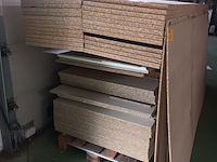 Lot 564 - melamine panelen - afbeelding 1 van  4
