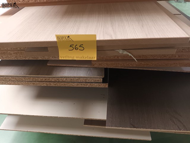 Lot 564 - melamine panelen - afbeelding 3 van  4