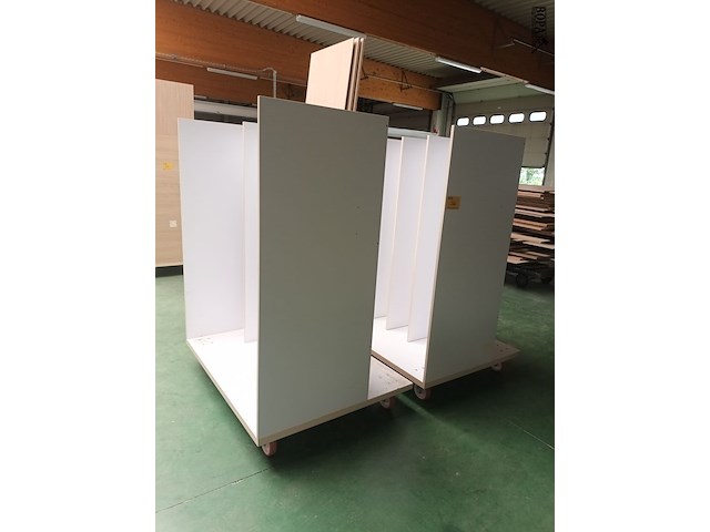 Lot 566 - transportkar. 2 stuks - afbeelding 1 van  2