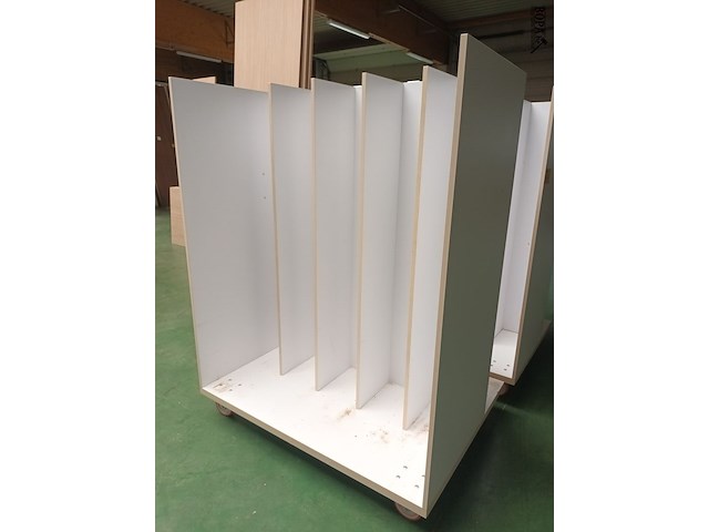 Lot 566 - transportkar. 2 stuks - afbeelding 2 van  2