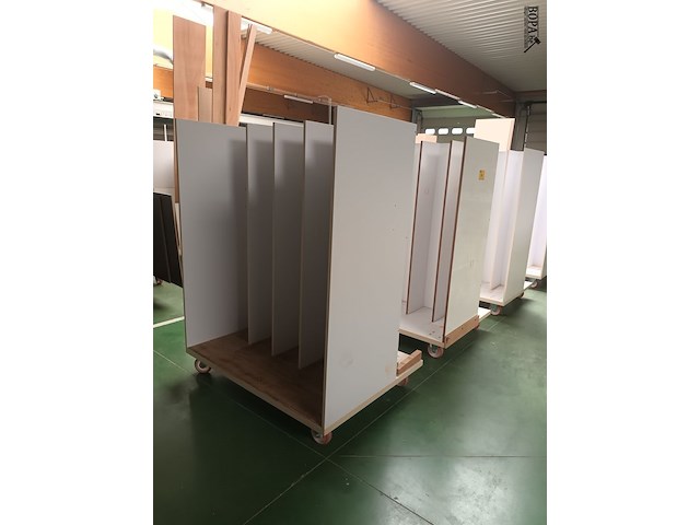 Lot 568 - transportkar. 3 stuks - afbeelding 2 van  2