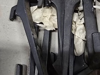 Lot 57 - alu muur kapstokken 2 dozen - afbeelding 2 van  2