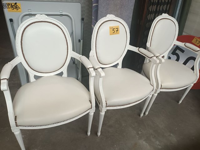 Lot 57 - armstoelen wit. 3 stuks - afbeelding 1 van  4