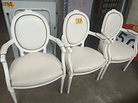 Lot 57 - armstoelen wit. 3 stuks - afbeelding 1 van  4