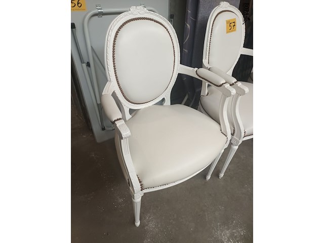 Lot 57 - armstoelen wit. 3 stuks - afbeelding 2 van  4