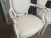 Lot 57 - armstoelen wit. 3 stuks - afbeelding 2 van  4