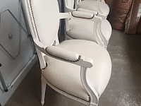 Lot 57 - armstoelen wit. 3 stuks - afbeelding 3 van  4