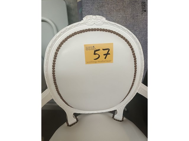 Lot 57 - armstoelen wit. 3 stuks - afbeelding 4 van  4
