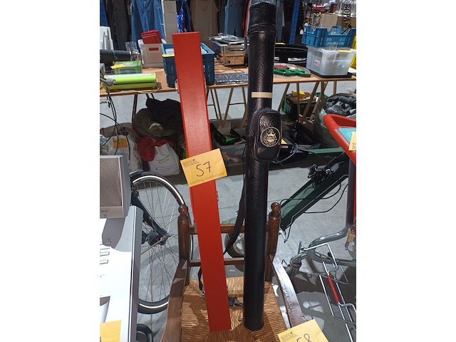 Lot 57 - biljart keu in koker. 2 stuks - afbeelding 1 van  3