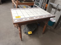 Lot 57 - boerentafel met tegels - afbeelding 1 van  4