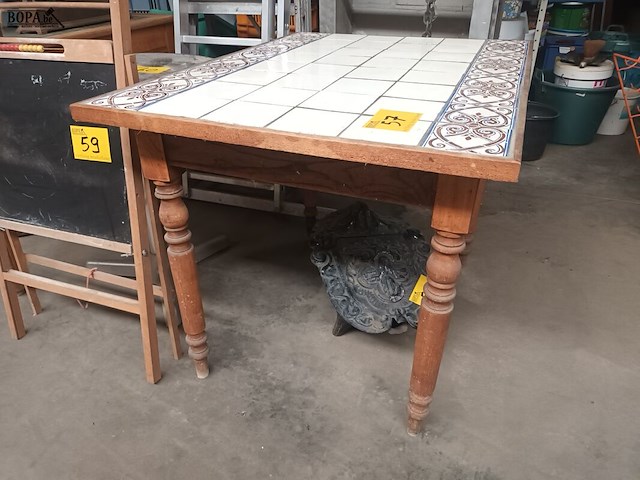 Lot 57 - boerentafel met tegels - afbeelding 2 van  4