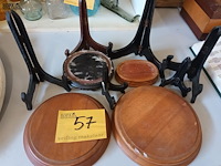 Lot 57 - bordenhouders en onderzetters. 10 stuks - afbeelding 1 van  3