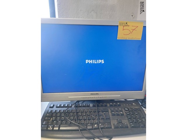 Lot 57 - computerscherm en toetsenbord - afbeelding 2 van  2