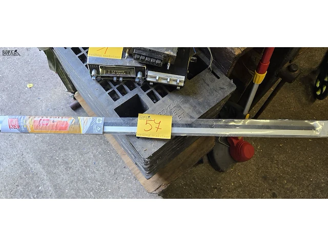 Lot 57 - deurborstel 104 cm - afbeelding 1 van  3
