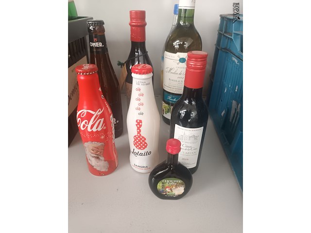 Lot 57 - flesjes drank en mandje - afbeelding 3 van  4