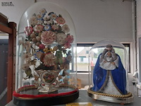 Lot 57 - globes, 2 stuks - afbeelding 1 van  3