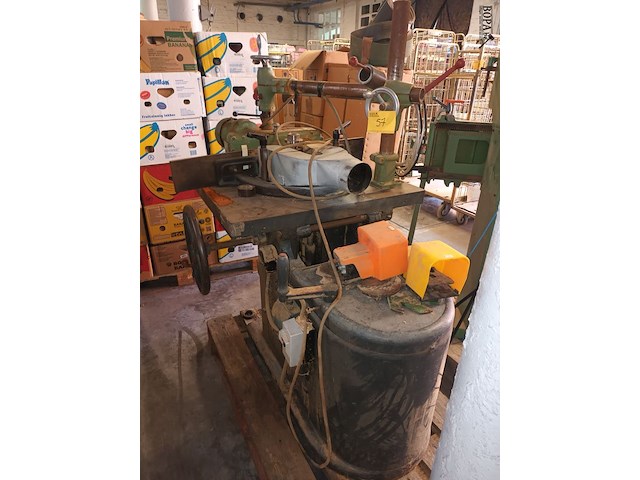 Lot 57 - kantenfreesmachine - afbeelding 1 van  4