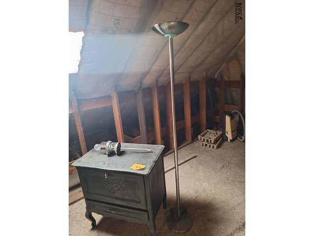 Lot 57 - kastje en lampen. 3 stuks - afbeelding 3 van  4