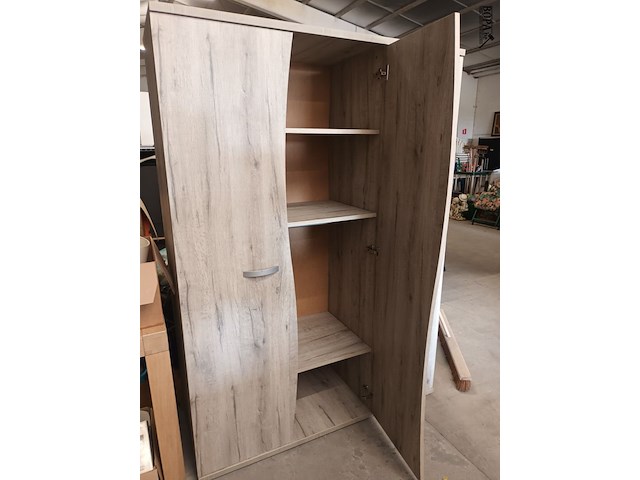 Lot 57 - kleerkast - afbeelding 2 van  4