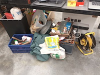 Lot 57 - lot werkmateriaal en toebehoren - afbeelding 1 van  8