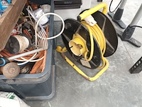 Lot 57 - lot werkmateriaal en toebehoren - afbeelding 2 van  8