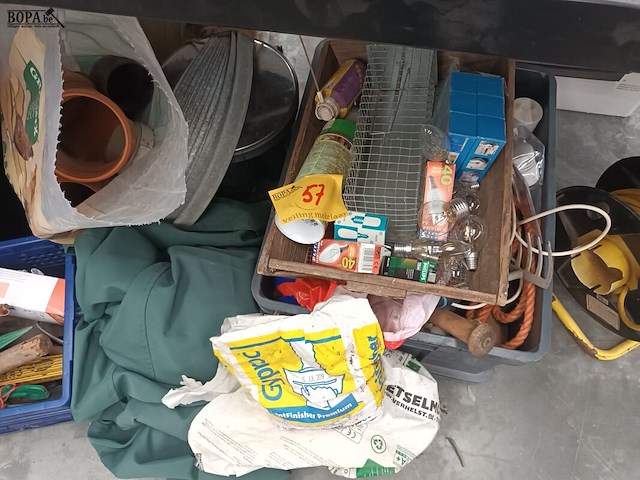 Lot 57 - lot werkmateriaal en toebehoren - afbeelding 8 van  8