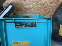 Lot 57 - lot zwenkwielen en meubelwielen - circa 12 tot 16 per duo - afbeelding 1 van  2