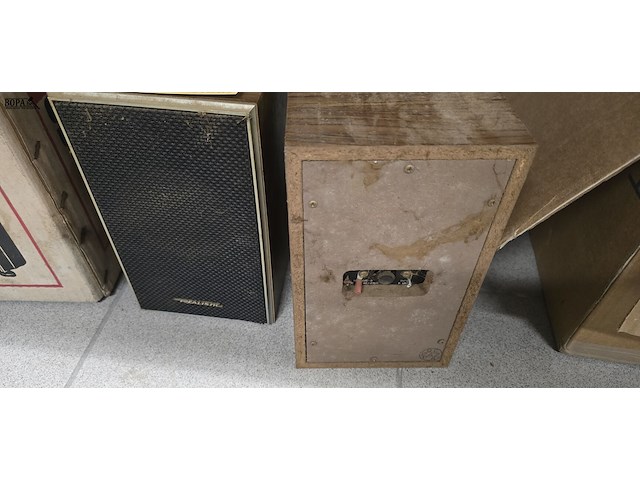 Lot 57 - luidsprekers realistic - afbeelding 2 van  2