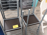 Lot 57 - metalen keukenstoel. 4 stuks - afbeelding 1 van  3
