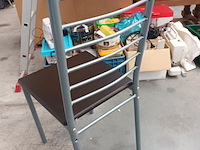 Lot 57 - metalen keukenstoel. 4 stuks - afbeelding 3 van  3