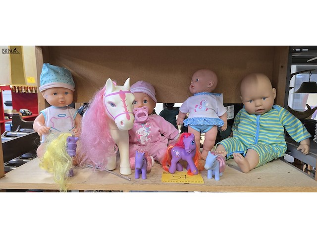 Lot 57 - my little pony en poppen - afbeelding 1 van  4