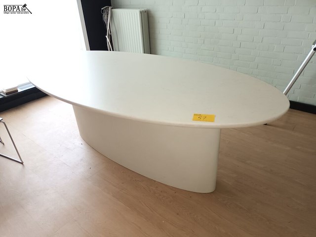 Lot 57 - ovalen vergadertafel - afbeelding 1 van  5