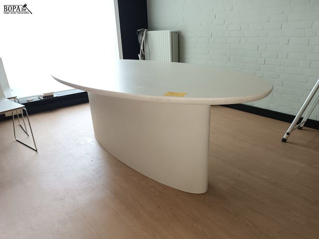 Lot 57 - ovalen vergadertafel - afbeelding 2 van  5