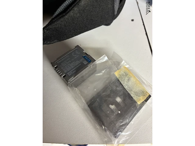 Lot 57 - panasonic video camera met draagtas - afbeelding 4 van  5