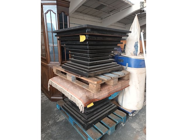 Lot 57 - plantenbak. 2 stuks - afbeelding 1 van  3