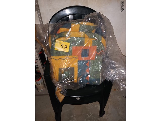 Lot 57 - pvc tuinstoelen en tuinkussens. 6 stuks - afbeelding 1 van  3