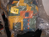 Lot 57 - pvc tuinstoelen en tuinkussens. 6 stuks - afbeelding 1 van  3