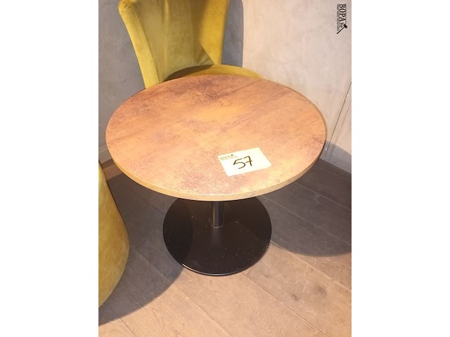 Lot 57 - ronde lage tafel. 4 stuks - afbeelding 2 van  3