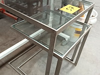 Lot 57 - set van 2 bijzettafeltjes - afbeelding 2 van  3