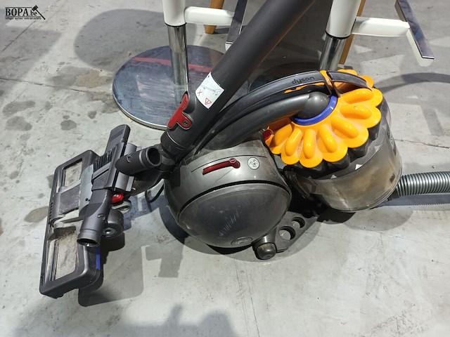 Lot 57 - stofzuiger dyson ball dc33 - afbeelding 2 van  4