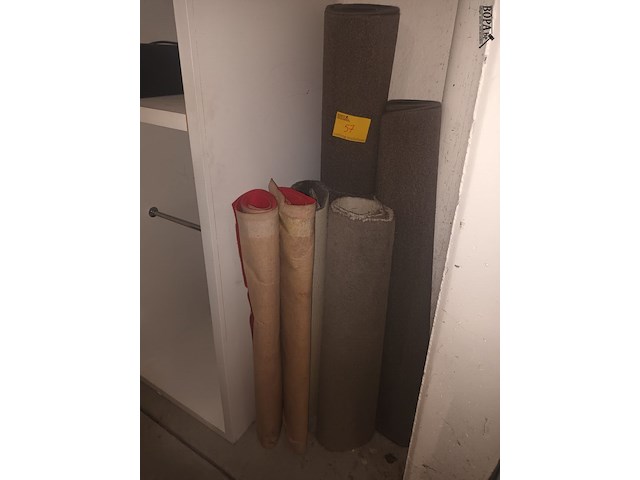 Lot 57 - tapijten. 5 stuks - afbeelding 1 van  4