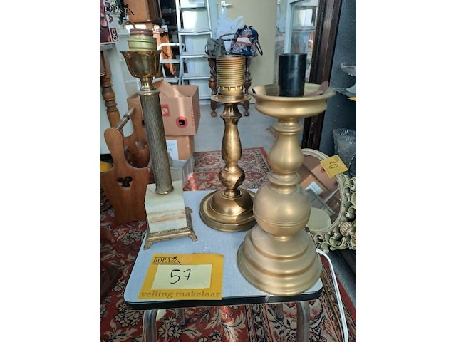 Lot 57 - trio lampenstatief in koper - afbeelding 1 van  1