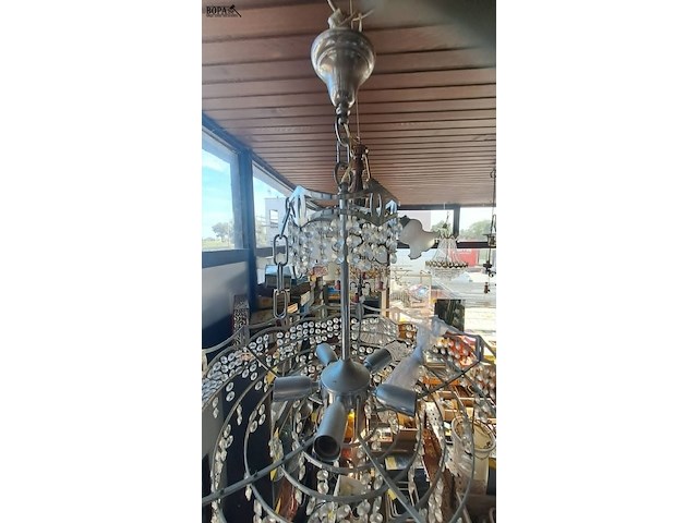 Lot 57 - vintage kroonluchter met kristallen pegels met metalen frame - afbeelding 2 van  4