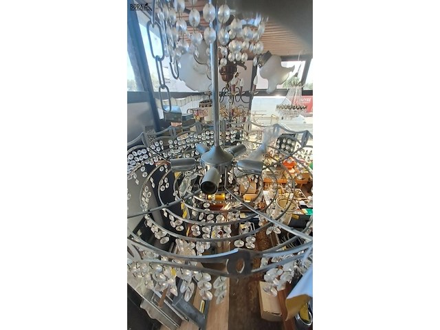 Lot 57 - vintage kroonluchter met kristallen pegels met metalen frame - afbeelding 4 van  4