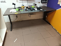 Lot 57 - werktafel - afbeelding 1 van  2