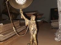 Lot 57 - zakhorlogehouder met horloge - afbeelding 2 van  5