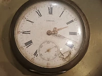 Lot 57 - zakhorlogehouder met horloge - afbeelding 3 van  5