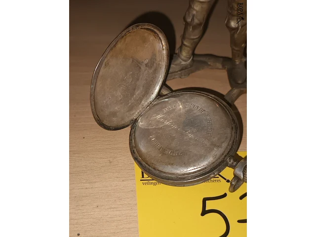 Lot 57 - zakhorlogehouder met horloge - afbeelding 4 van  5