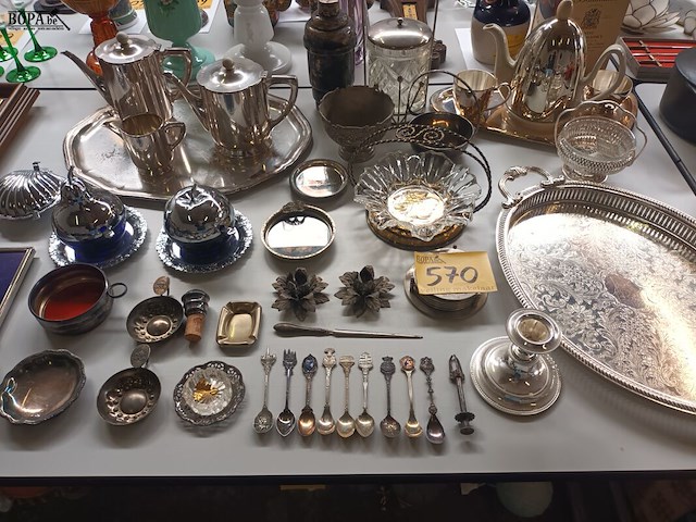 Lot 570 - verzilverde decoratie. 40 stuks - afbeelding 1 van  7