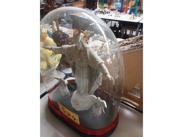 Lot 574 - globe met heiligenbeelden - afbeelding 2 van  2